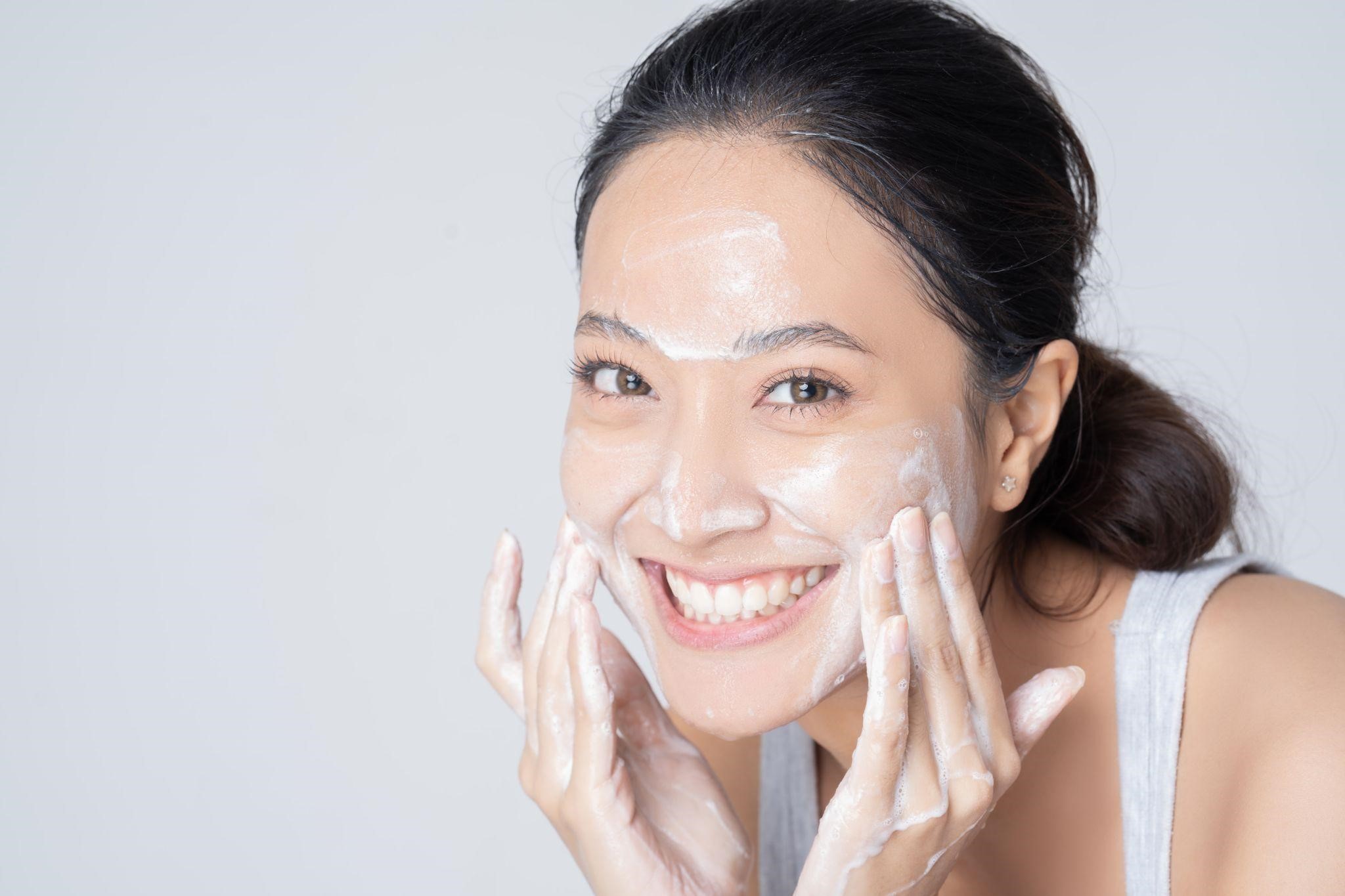 Chị em đã biết tuyệt chiêu chăm sóc da khi vào mùa mưa chưa?
